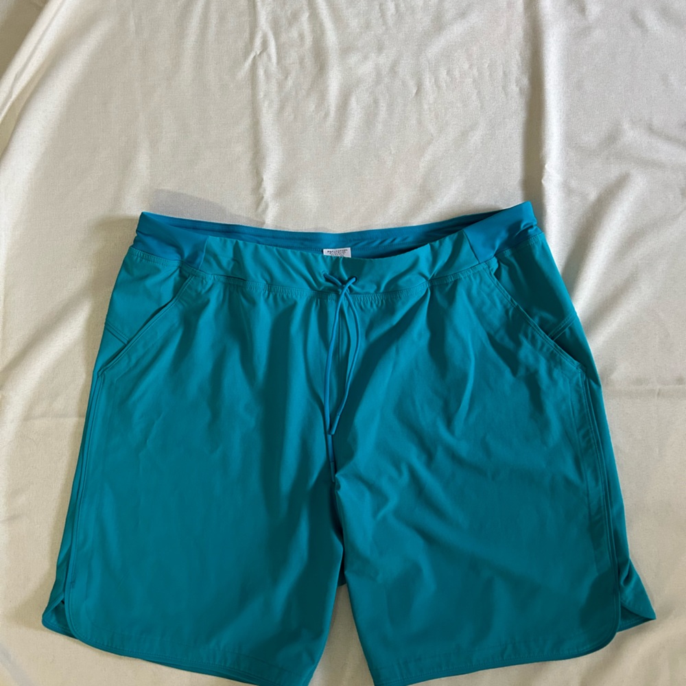 Hard to find modest Lands End swim shorts sz 18 with 9” inseam & built in panty.